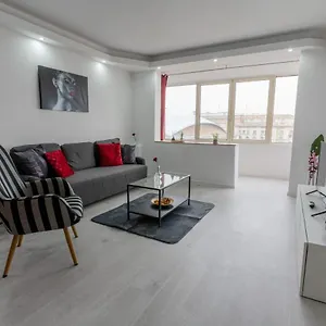 https://ruby-horizon-close-to-old-town.bucharesthotelsnow.com